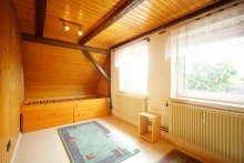 2. Kinderzimmer DG **Nach einer Woche verkauft!** Mehrgenerationenhaus mit Gestaltungspotenzial in zentraler und ruhiger Lage von Wei�enhorn!