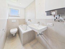 Badezimmer **Nach einer Woche vermietet** Modernisierte 2-Zimmer-Wohnung mit sonnigem Balkon - In Biberach!