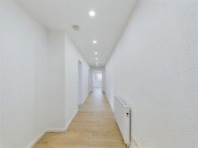 Flur **Nach 8 Wochen verkauft!** Frisch renovierte 4-Zimmer-Wohnung mit Balkon und Garage in Biberach!
