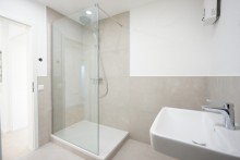 Badezimmer **Nach 10 Wochen verkauft!** Moderne und helle 3-Zimmer-Wohnung mit sonniger Loggia in ruhiger Lage!