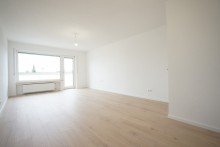 Wohn- und Essbereich **Nach vier Wochen verkauft!** Modernisierte 3-Zimmer-Wohnung mit sonnigem Balkon in ruhiger Lage von Offenhausen!