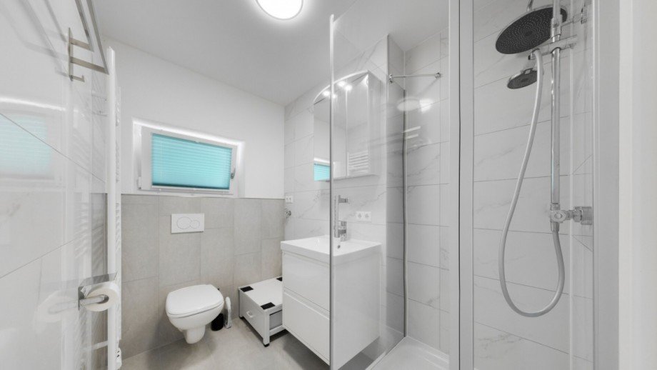 Badezimmer EG Einfamilienhaus Gr�nkraut