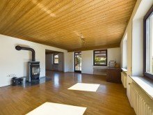 Wohnbereich EG **Nach 10 Wochen verkauft!** Gro�z�giges Ein-Zweifamilienhaus mit sonnigem Garten und vier Garagen!