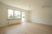 Wohnbereich **Nach einer Woche verkauft!** Modernisierte 3-Zimmer-Wohnung mit sonnigem Balkon und Tageslichtbad in idealer Lage!