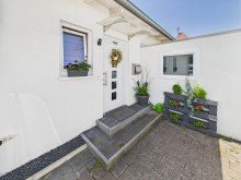 Eingangsbereich Jetzt zugreifen! Provisionsfreier Bungalow mit sonnigem Garten und f�nf Zimmern in Hegelhofen!