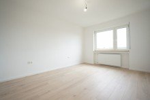 Schlafbereich **Nach vier Wochen verkauft!** Modernisierte 3-Zimmer-Wohnung mit sonnigem Balkon in ruhiger Lage von Offenhausen!