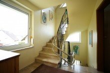 1. Treppenhaus OG **Nach einer Woche verkauft!** Mehrgenerationenhaus mit Gestaltungspotenzial in zentraler und ruhiger Lage von Wei�enhorn!