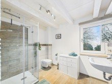 Badezimmer OG Ein Zuhause mit Freiraum - Einfamilienhaus mit Einliegerwohnung in Gr�nkraut!