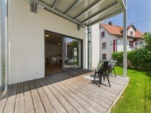 Terrasse **Verkauft** Gro�z�gige und lichtdurchflutete 4-Zimmer-Garten-Wohnung mit zwei Stellpl�tzen!