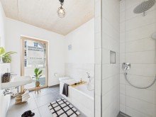 Tageslichtbad **Verkauft** Gro�z�gige und lichtdurchflutete 4-Zimmer-Garten-Wohnung mit zwei Stellpl�tzen!