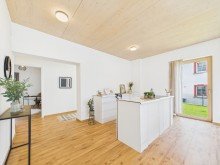 Wohn- Ess- Kochbereich **Verkauft** Gro�z�gige und lichtdurchflutete 4-Zimmer-Garten-Wohnung mit zwei Stellpl�tzen!