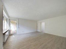 Wohnbereich **Nach drei Wochen verkauft!** Attraktive 3-Zimmer-Wohnung mit Tageslichtbad und Balkon sowie Einzelgarage in Biberach!