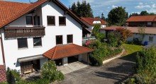 Luftbild **Nach 10 Wochen verkauft!** Gro�z�giges Ein-Zweifamilienhaus mit sonnigem Garten und vier Garagen!