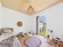 Kinderzimmer **Verkauft** Gro�z�gige und lichtdurchflutete 4-Zimmer-Garten-Wohnung mit zwei Stellpl�tzen!