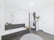 Tageslichtbad OG Erbach - Ruhig wohnen, modern leben: Haus mit Garten & Wellnessbereich!
