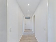 Flur **Nach drei Wochen verkauft!** Attraktive 3-Zimmer-Wohnung mit Tageslichtbad und Balkon sowie Einzelgarage in Biberach!