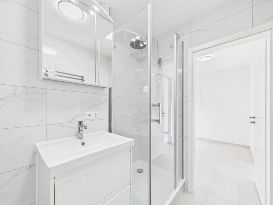 Badezimmer EG Einfamilienhaus Gr�nkraut