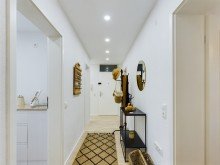 Flur **Nach vier Wochen verkauft!** Traumhafte 3-Zimmer-Wohnung mit verglaster Loggia in ruhiger und zentraler Lage von Biberach!