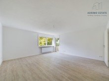 Wohnbereich **Nach drei Wochen verkauft!** Attraktive 3-Zimmer-Wohnung mit Tageslichtbad und Balkon sowie Einzelgarage in Biberach!