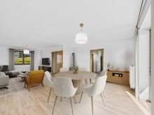 Einrichtungsbeispiel Wohn- und Essbereich OG (2) **Verkauft**Kapitalanleger aufgepasst! Renditestarkes Zweifamilienhaus in einer Zukunftsregion - Provisionsfrei!