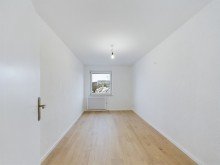 Kinderzimmer 1 **Nach 8 Wochen verkauft!** Frisch renovierte 4-Zimmer-Wohnung mit Balkon und Garage in Biberach!