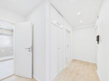 Flur Urban wohnen! Moderne 3-Zimmer-Wohnung mit sonnigem Balkon in der Neu-Ulmer Innenstadt!