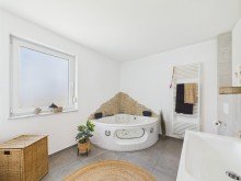 Hauptbad Jetzt zugreifen! Provisionsfreier Bungalow mit sonnigem Garten und f�nf Zimmern in Hegelhofen!