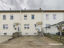 Ansicht **Nach einer Woche verkauft** Zum Neugestalten - Renovierungsbed�rftiges Reihenmittelhaus in!
