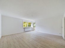 Wohnbereich **Nach drei Wochen verkauft!** Attraktive 3-Zimmer-Wohnung mit Tageslichtbad und Balkon sowie Einzelgarage in Biberach!