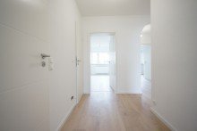 Flur **Nach vier Wochen verkauft!** Modernisierte 3-Zimmer-Wohnung mit sonnigem Balkon in ruhiger Lage von Offenhausen!