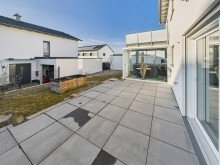 Terrasse Erbach - Ruhig wohnen, modern leben: Haus mit Garten & Wellnessbereich!