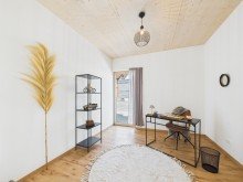 Kinderzimmer **Verkauft** Gro�z�gige und lichtdurchflutete 4-Zimmer-Garten-Wohnung mit zwei Stellpl�tzen!