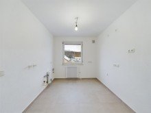 K�che **Nach 8 Wochen verkauft!** Frisch renovierte 4-Zimmer-Wohnung mit Balkon und Garage in Biberach!