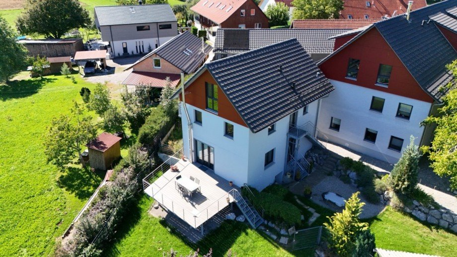 Drohnenaufnahme Einfamilienhaus Gr�nkraut