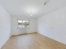 Schlafzimmer **Nach 8 Wochen verkauft!** Frisch renovierte 4-Zimmer-Wohnung mit Balkon und Garage in Biberach!