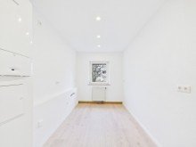 Kochbereich Urban wohnen! Moderne 3-Zimmer-Wohnung mit sonnigem Balkon in der Neu-Ulmer Innenstadt!