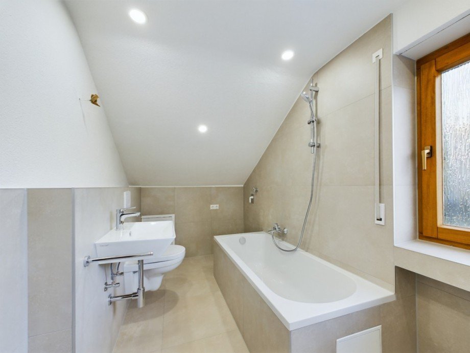 Dachgeschoss_Badezimmer Dachgeschosswohnung Bellenberg