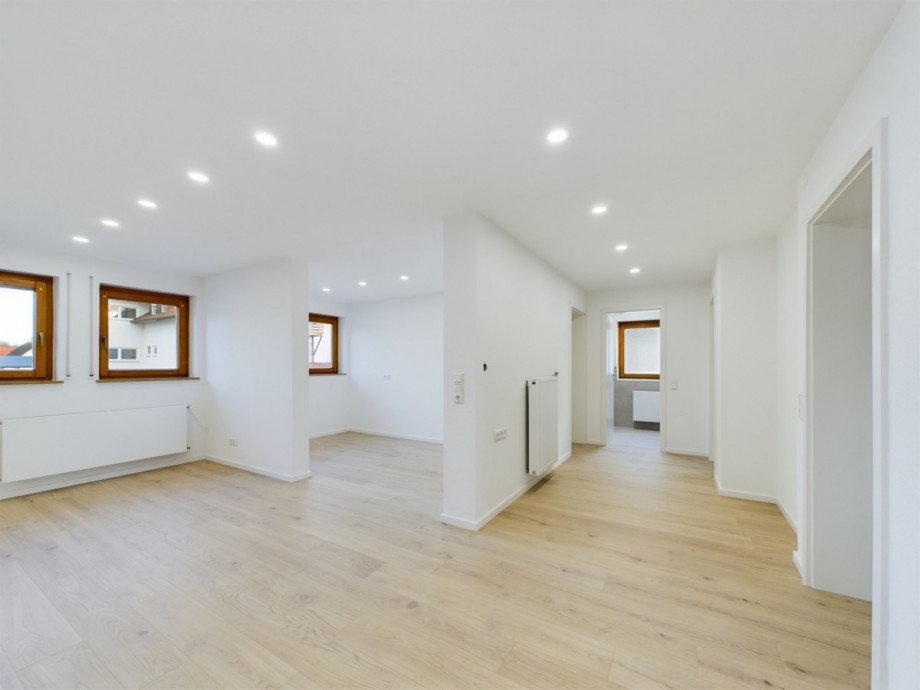 Obergeschoss_Flur_Essbereich_K�che Etagenwohnung Bellenberg